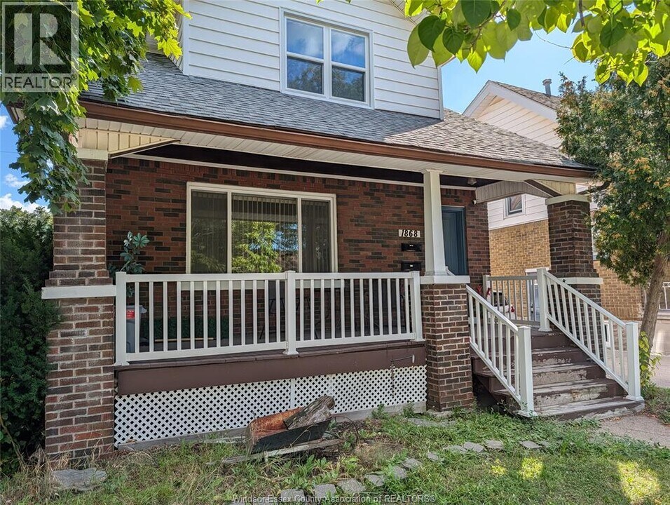 1868 Pillette Rd in Windsor, ON - Building Photo