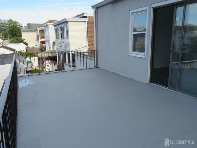 475 Brace Ave in Perth Amboy, NJ - Building Photo - Building Photo