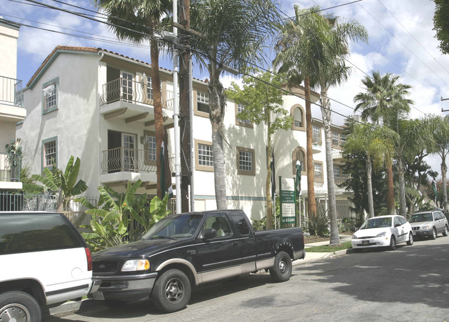 1145 Roswell Ave in Long Beach, CA - Foto de edificio - Building Photo