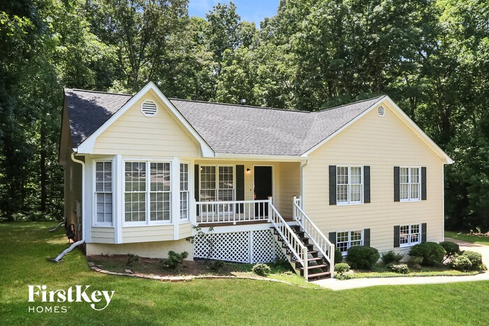 581 Stratford Dr in Douglasville, GA - Building Photo