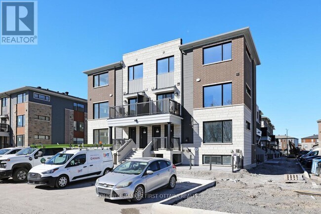 917 Creekway Private in Ottawa, ON - Building Photo - Building Photo
