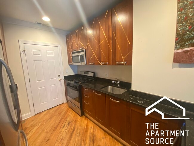 2242 W Morse Ave in Chicago, IL - Building Photo - Building Photo