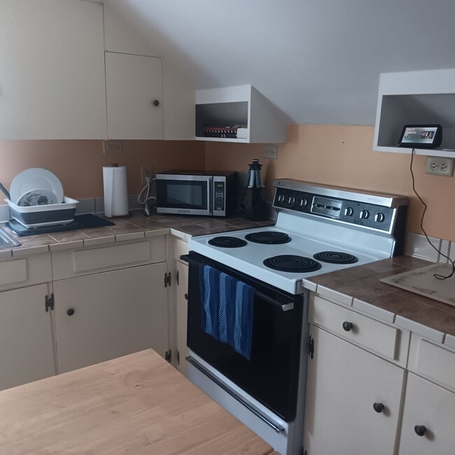 21 Mott Hill Rd, Unit 2