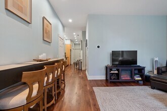 1036 N Orleans St in Chicago, IL - Building Photo - Building Photo