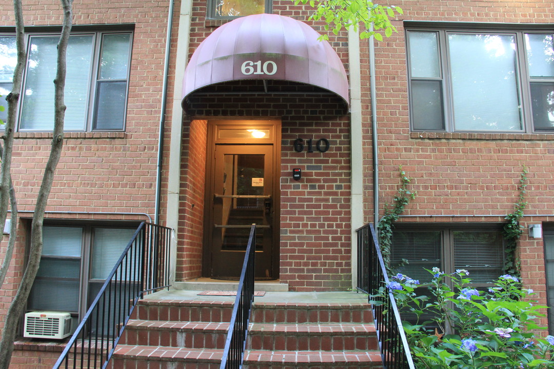 610 Kennebec Ave in Takoma Park, MD - Building Photo