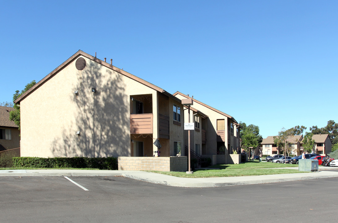 2055-2095 Via Las Cumbres in San Diego, CA - Building Photo