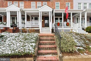 118 N Peyton St in Alexandria, VA - Building Photo