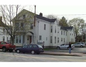 334 S Main St in Saco, ME - Foto de edificio - Building Photo