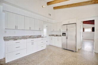 3748 Sebring Pkwy in Sebring, FL - Building Photo - Building Photo