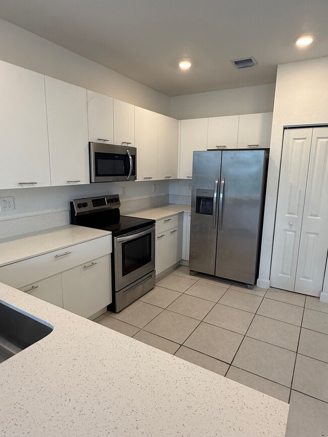 12909 NW 23rd Pl in Miami Shores, FL - Building Photo - Building Photo