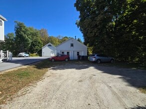 5408 Main St in Manchester, VT - Foto de edificio - Building Photo
