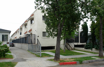 1118 Irving Ave in Glendale, CA - Foto de edificio - Building Photo