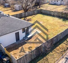 2024 Churchill Way in The Village, OK - Foto de edificio - Building Photo