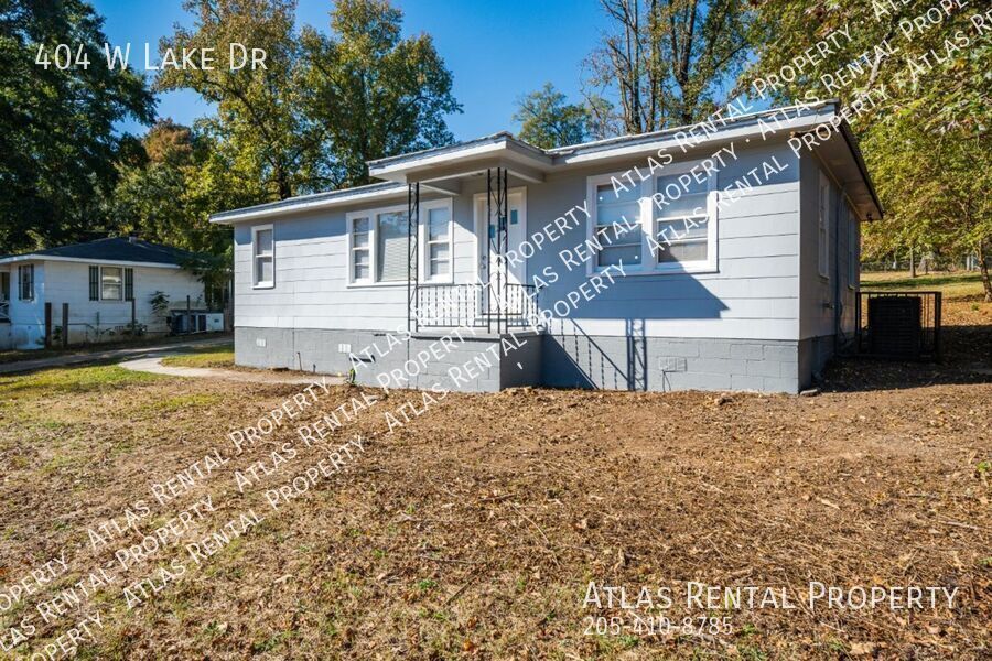 404 W Lake Dr in Bessemer, AL - Building Photo