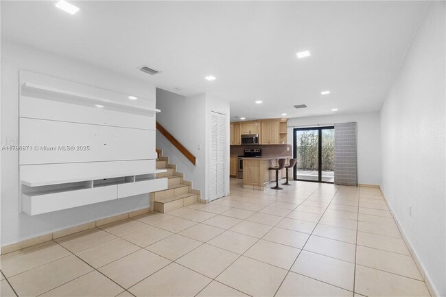 2090 SW 122nd Ave in Miami, FL - Building Photo - Building Photo