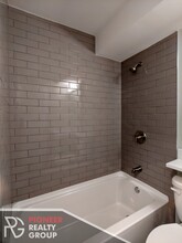 503 W Barry Ave, Unit 324 in Chicago, IL - Building Photo - Building Photo