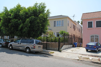 909 S Mariposa Ave in Los Angeles, CA - Building Photo - Building Photo