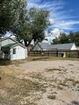 211 W Elm Ave in Saratoga, WY - Building Photo