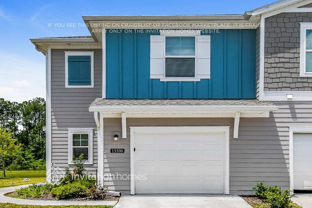 13300 Shore Grass Dr in Jacksonville, FL - Building Photo