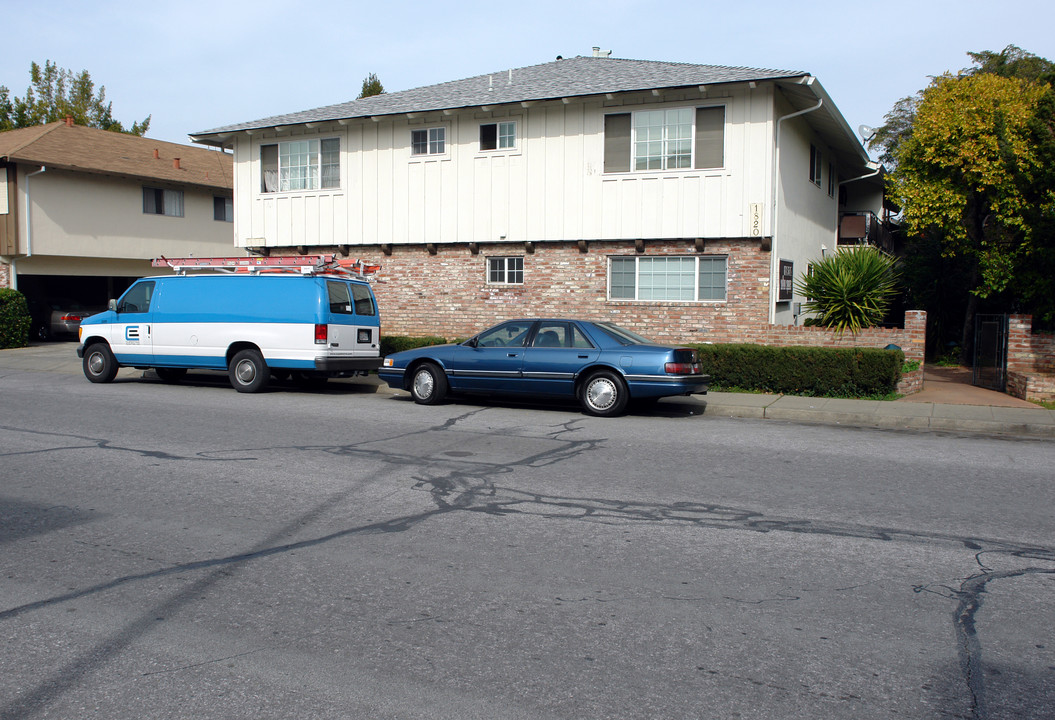 1820 Ednamary Way in Mountain View, CA - Foto de edificio