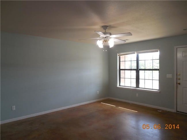 295 Co Rd 4450 in Kempner, TX - Building Photo - Building Photo