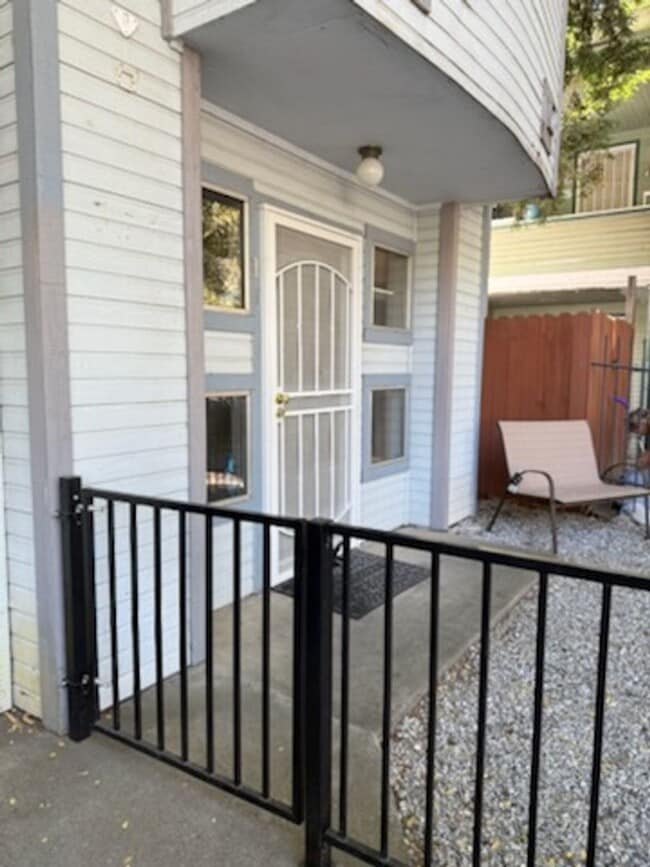 521 14th St in Sacramento, CA - Building Photo - Building Photo