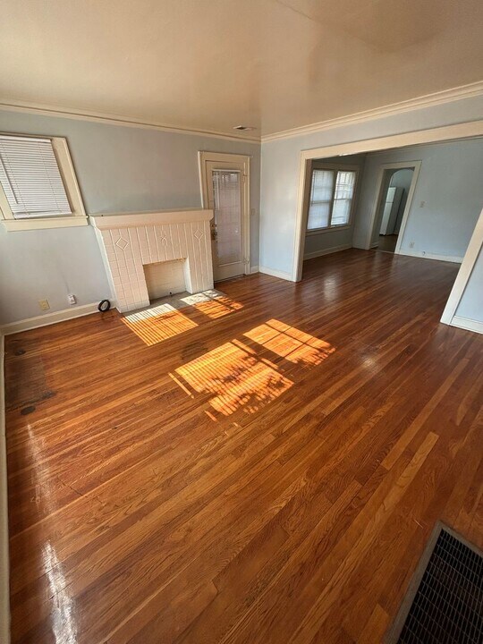 5442 Harrison St-Unit -5442 Harrison St. 2F in Kansas City, MO - Building Photo