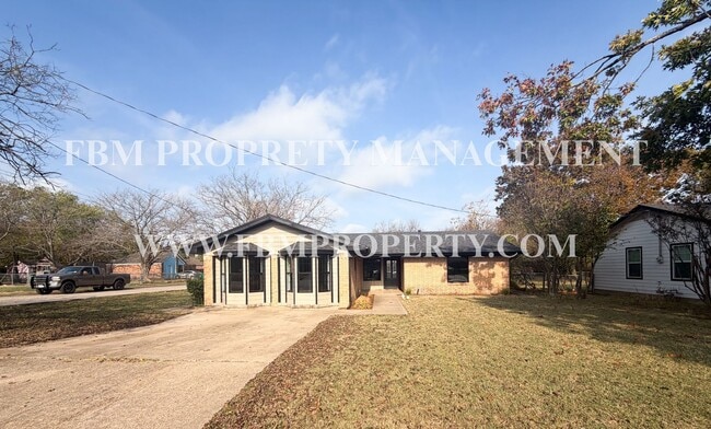 509 Lake Park Ave in Waxahachie, TX - Building Photo - Building Photo