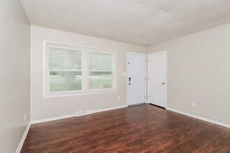 4121 Carlyle Dr in Charlotte, NC - Foto de edificio - Building Photo