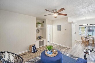 95 Lewis St in Atlantic Beach, FL - Foto de edificio - Building Photo