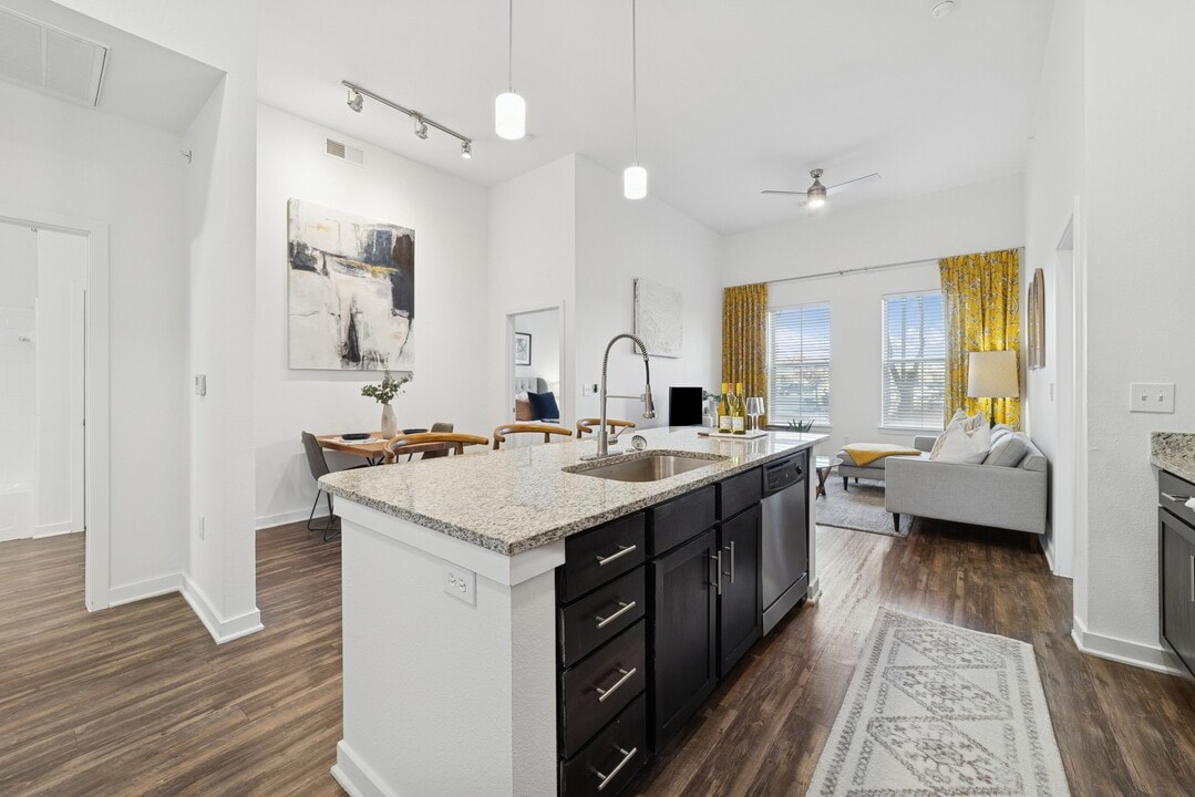 Mustang Station in Farmers Branch, TX - Building Photo