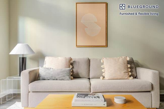 1717 Toomey Rd in Austin, TX - Foto de edificio - Building Photo