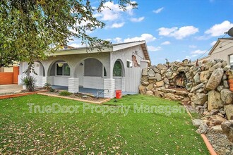 18682 E Vine Ave in Orange, CA - Foto de edificio - Building Photo