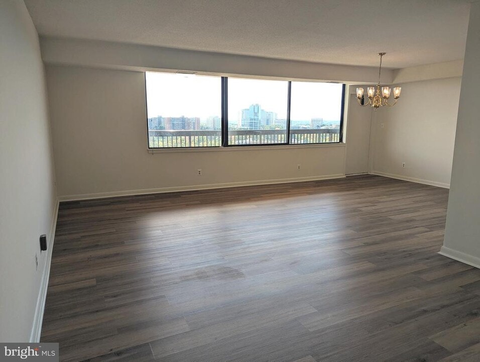 3709 S George Mason Dr in Falls Church, VA - Foto de edificio