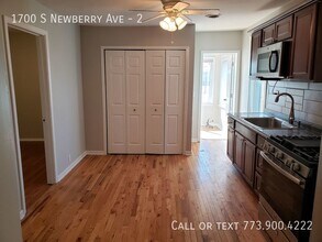 1700 S Newberry Ave in Chicago, IL - Building Photo - Building Photo