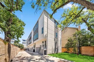 1111 W 21st St in Houston, TX - Building Photo