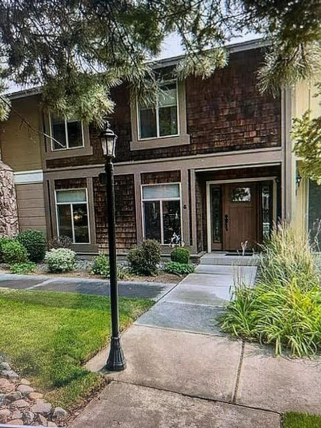 property at 1419 Foster Dr