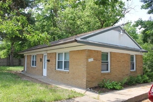 2702 Maryland Ave in Flint, MI - Building Photo