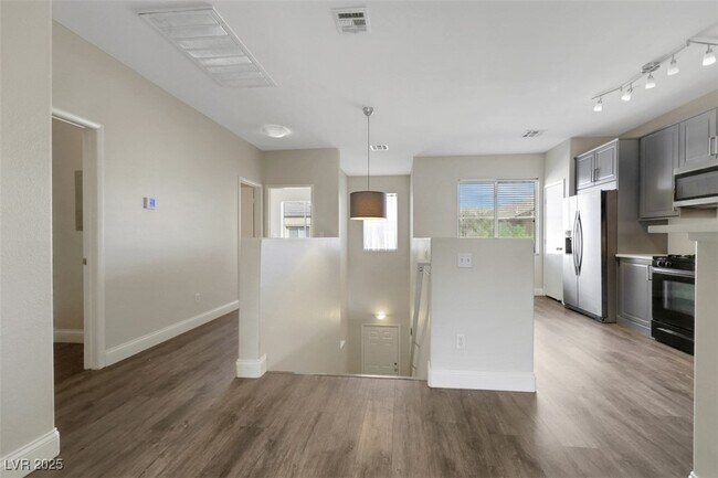 721 Peachy Canyon Cir in Las Vegas, NV - Building Photo - Building Photo