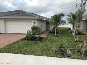 2016 Vermont Ln in Naples, FL - Foto de edificio - Building Photo