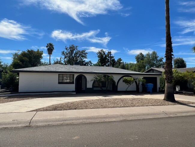 1827 W Hazelwood St in Phoenix, AZ - Building Photo - Building Photo