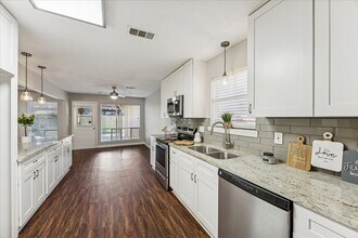 4607 Thistlecroft Dr in Houston, TX - Building Photo - Building Photo