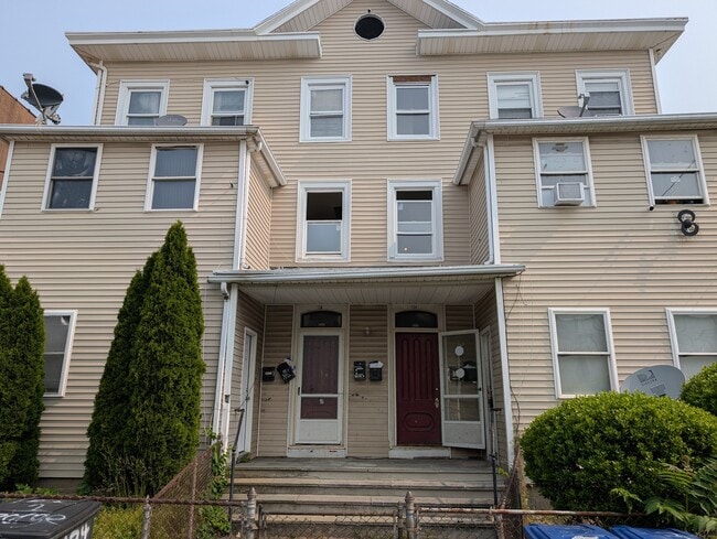 134 George St in Bridgeport, CT - Building Photo - Building Photo