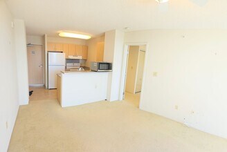 1315 Kalakaua Ave in Honolulu, HI - Building Photo - Building Photo