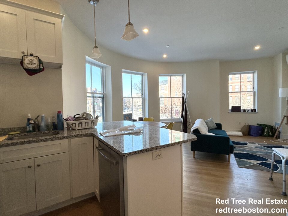 874 Beacon St, Unit 3 in Boston, MA - Building Photo