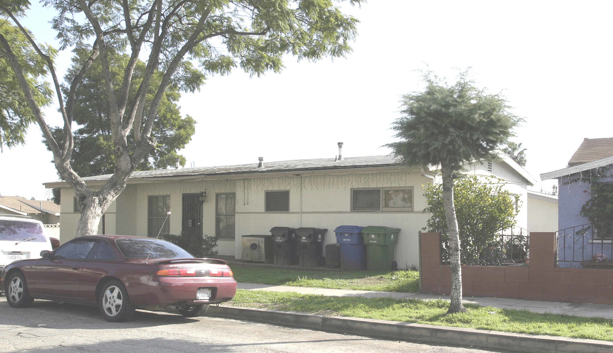 5274-5278 Ithaca Ave in Los Angeles, CA - Foto de edificio