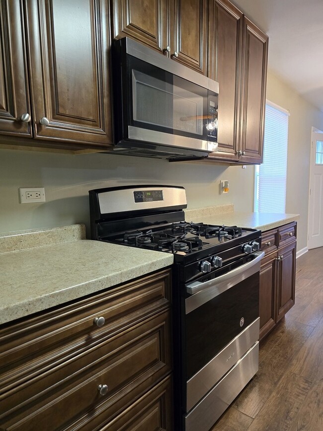 310 Russet Way in Vernon Hills, IL - Foto de edificio - Building Photo