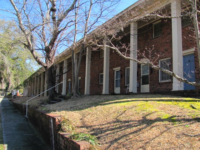 121 Sanders St in Darlington, SC - Building Photo