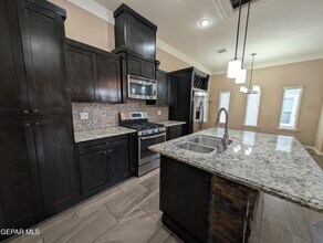 2144 Carlos Leon in El Paso, TX - Building Photo - Building Photo