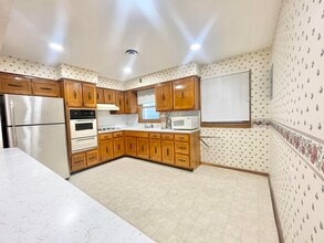 47 Country Village Ct in Bayonne, NJ - Building Photo - Building Photo